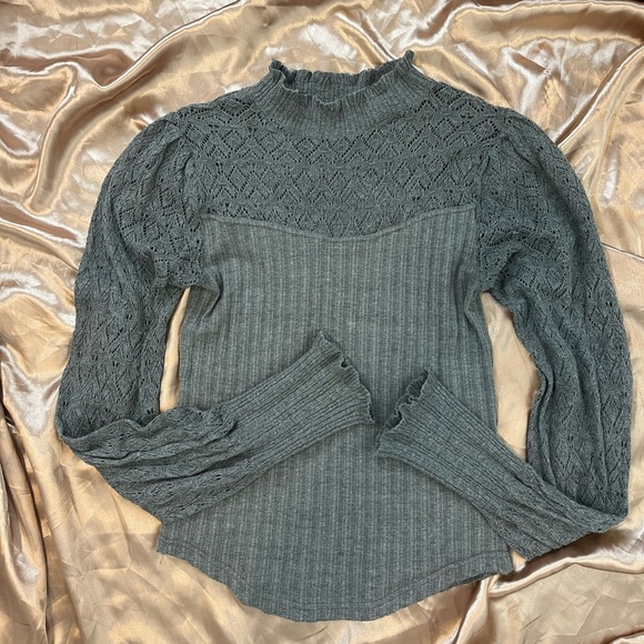 Gorgeous Grey Knitted Blouse - Picture 2 of 11